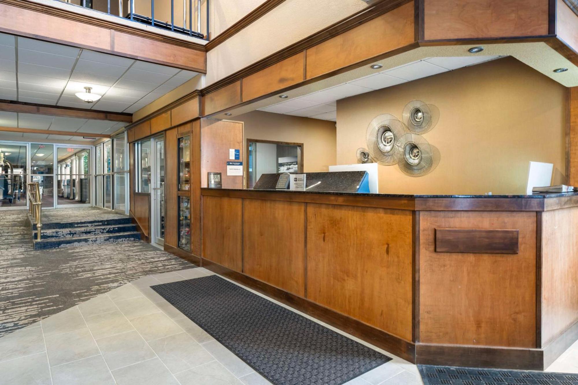 Best Western Green Bay Inn And Conference Center Экстерьер фото
