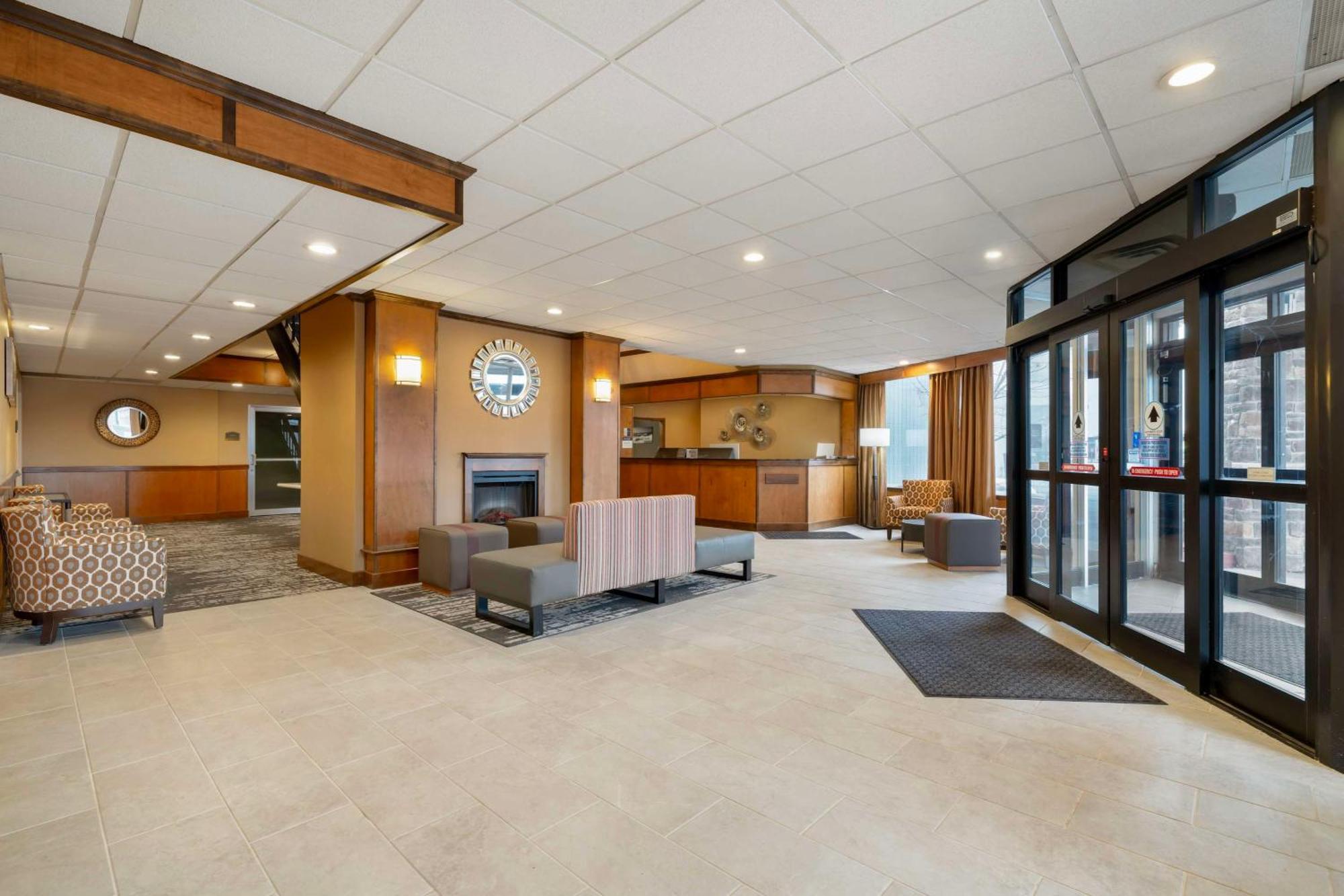 Best Western Green Bay Inn And Conference Center Экстерьер фото