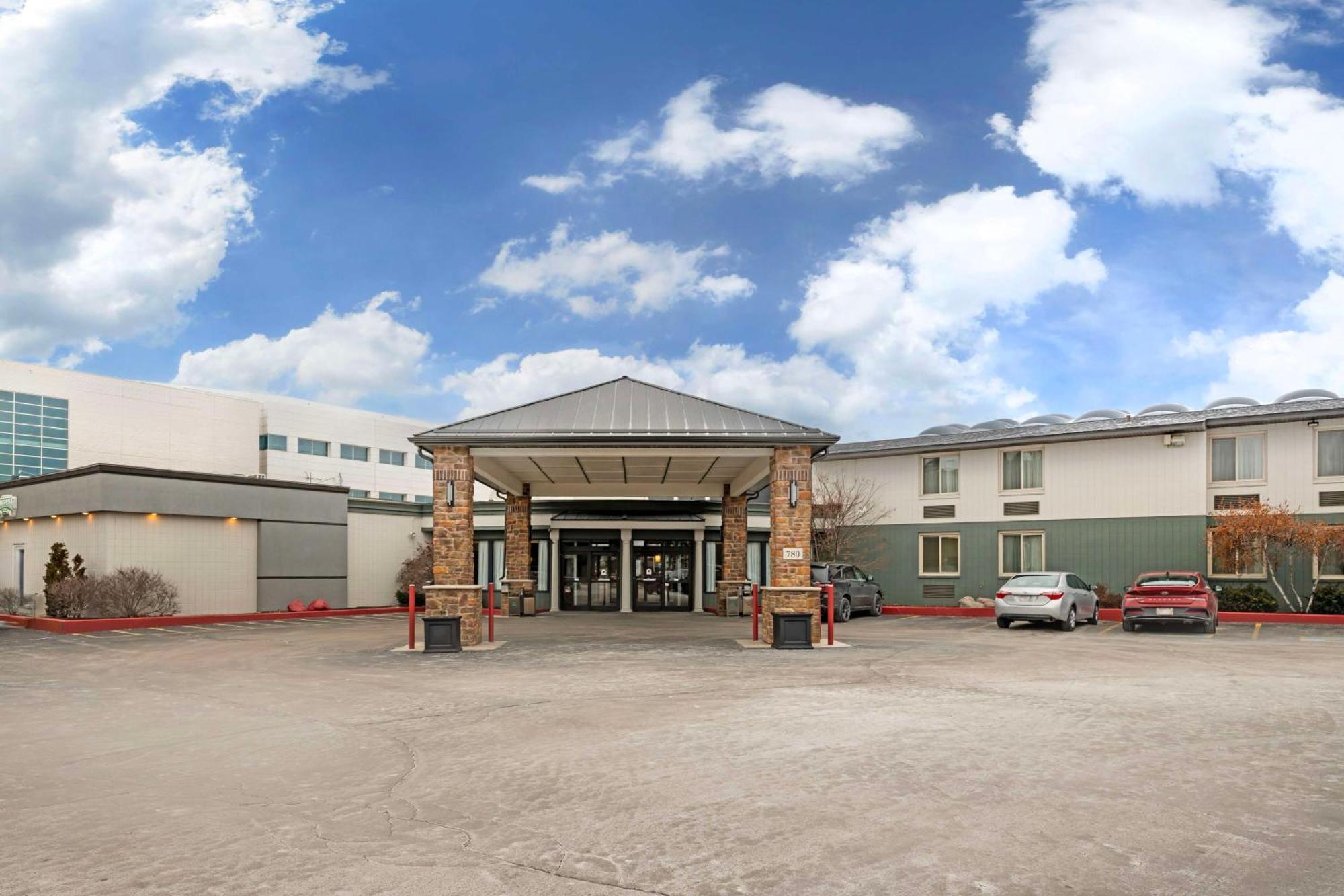 Best Western Green Bay Inn And Conference Center Экстерьер фото